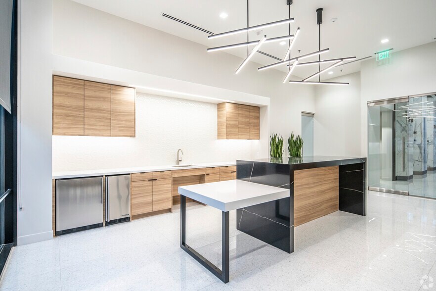 More Photos Of 12377 Merit Dr, Dallas Office For Lease