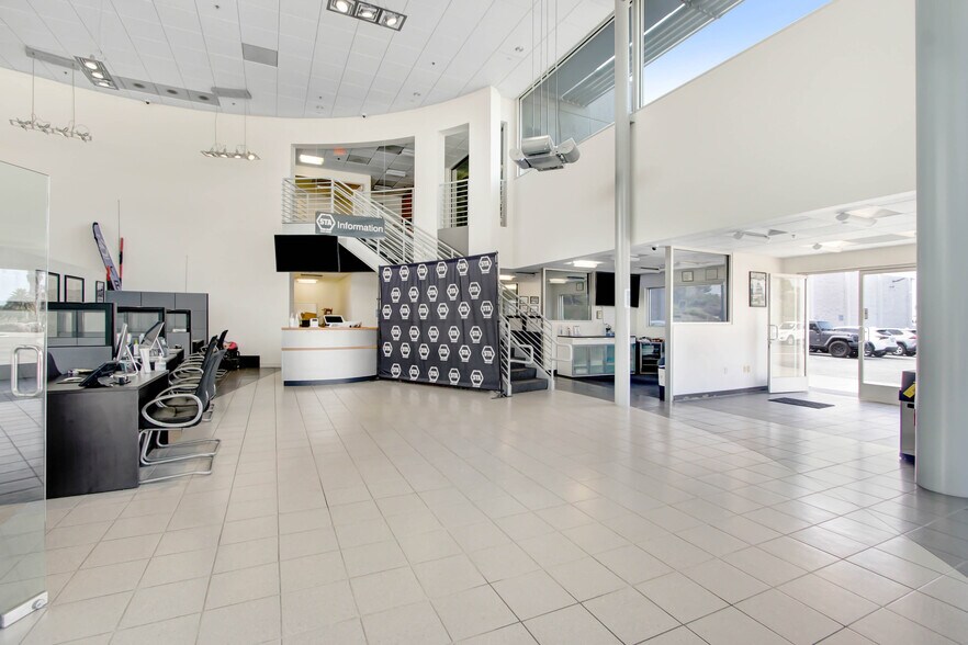 More Photos Of 3650 E Main St, Ventura Auto Dealership For Lease