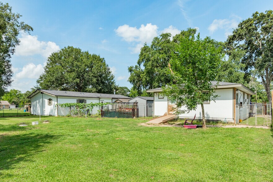 More Photos Of 2230 Nancy St, Alvin Specialty For Sale