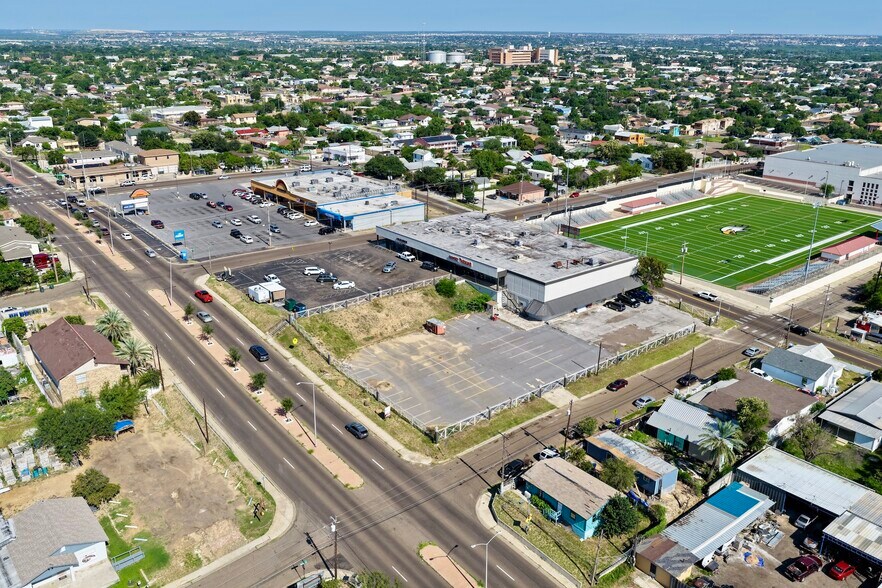 More Photos Of 201 E Clark Blvd, Laredo Storefront For Lease