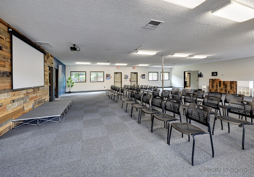 More Photos Of 18390 SW Farmington Rd, Aloha Religious Facility For Sale