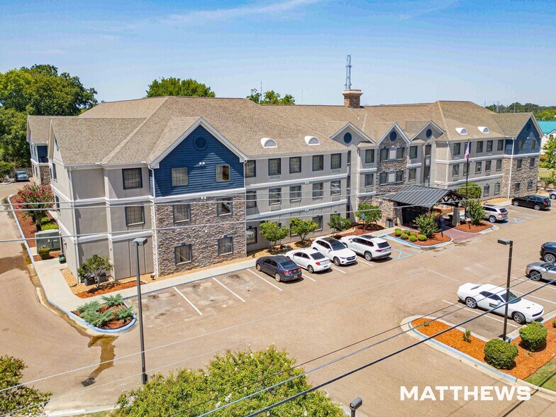 Primary Photo Of 801 Ridgewood Rd, Ridgeland Hotel For Sale