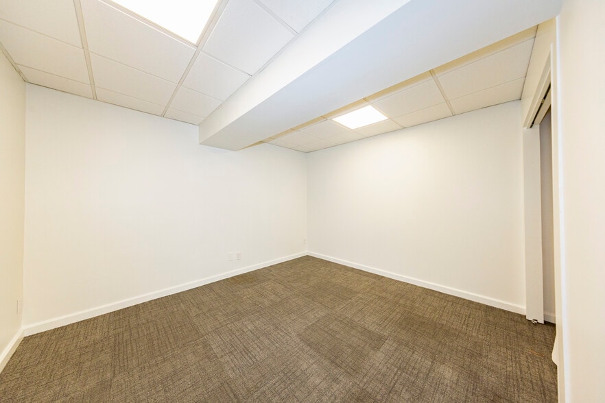 More Photos Of 30-40 E Columbus St, Columbus Unknown For Lease