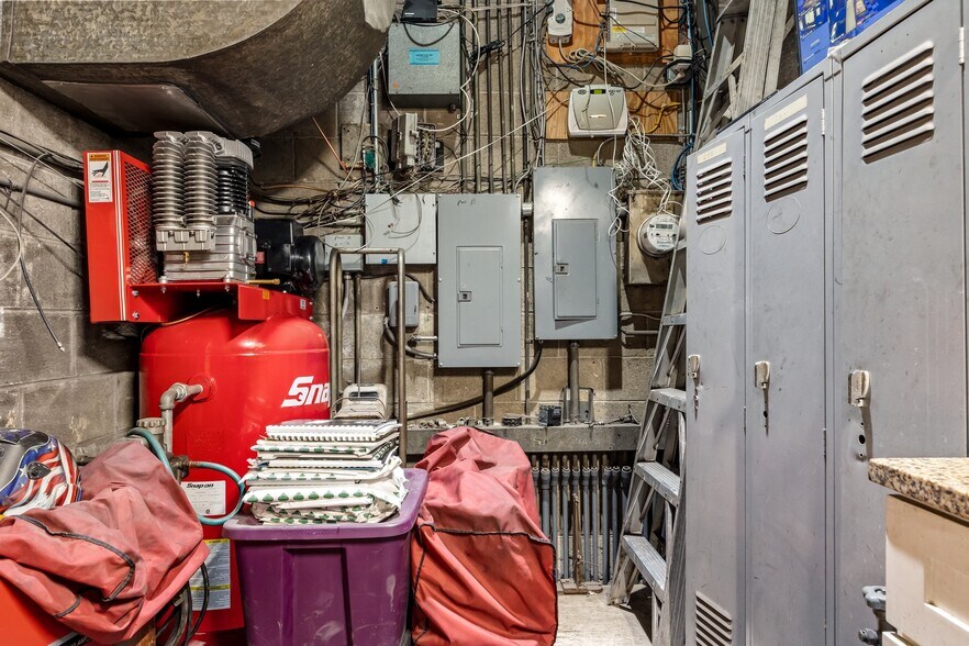 More Photos Of 2304 Huntingdon Pike, Huntingdon Valley Auto Repair For Sale