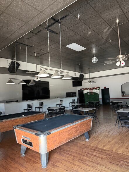 More Photos Of 140 Collins Rd, Richmond Storefront For Lease