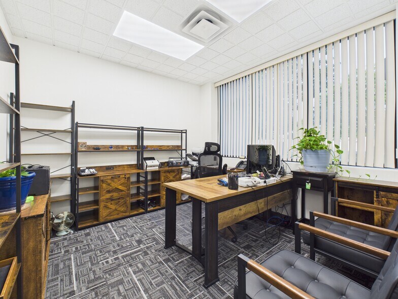 More Photos Of 1110 N Five Mile Rd, Boise Office For Sale