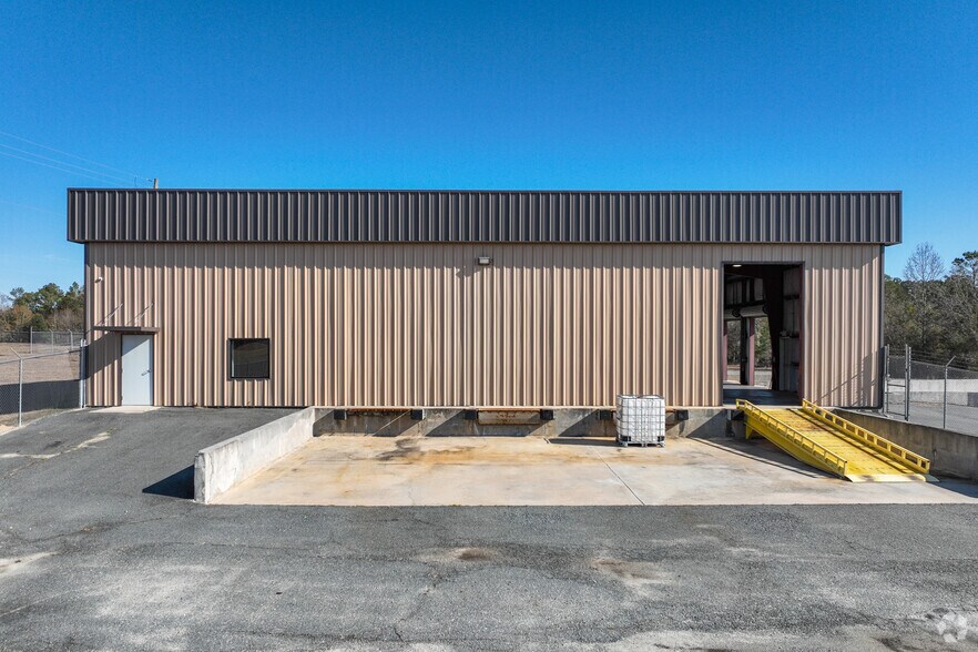 More Photos Of 628 Industrial Park Rd, Roberta Warehouse For Lease
