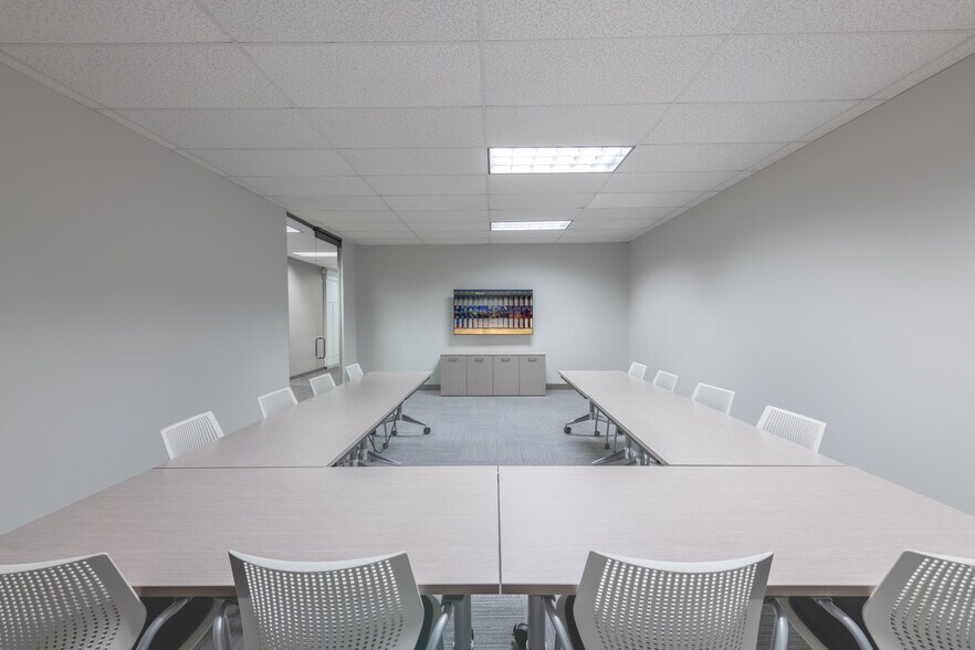 More Photos Of 16633 N Dallas Pky, Addison Office For Lease