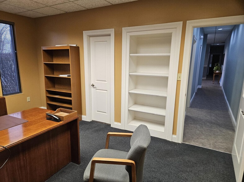 More Photos Of 10855 Indeco Dr, Cincinnati Office For Sale