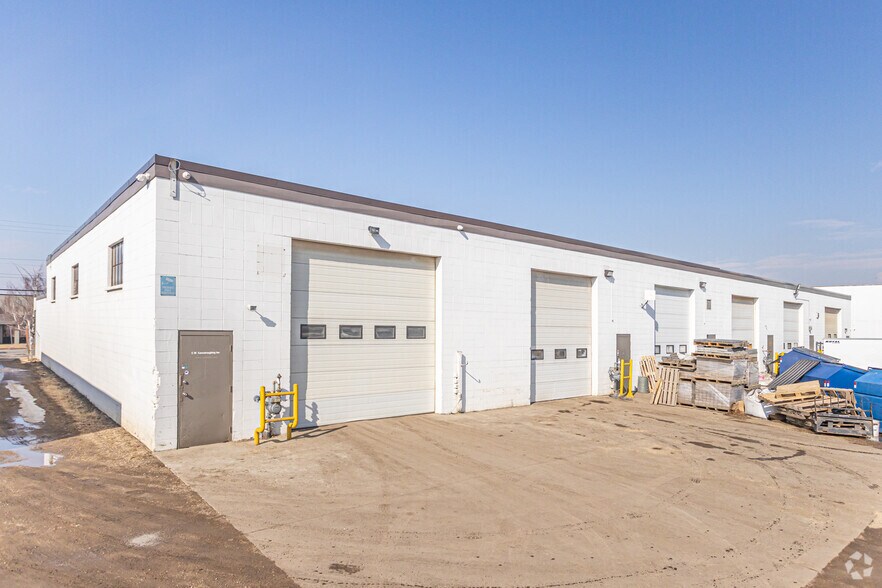 More Photos Of 8211 Davies Rd NW, Edmonton Flex For Lease