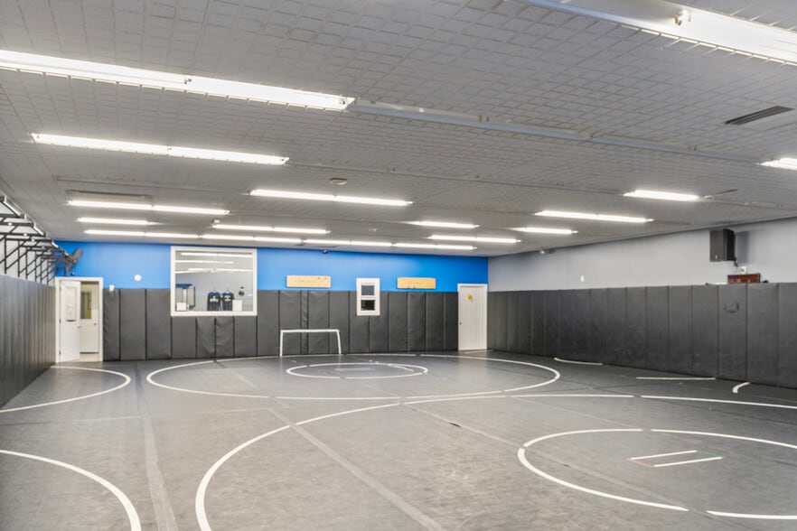 More Photos Of 133 E Main St, Frankfort Storefront For Sale