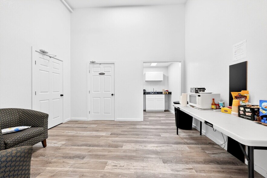 More Photos Of 201 N Bois D Arc St, Forney Storefront For Sale