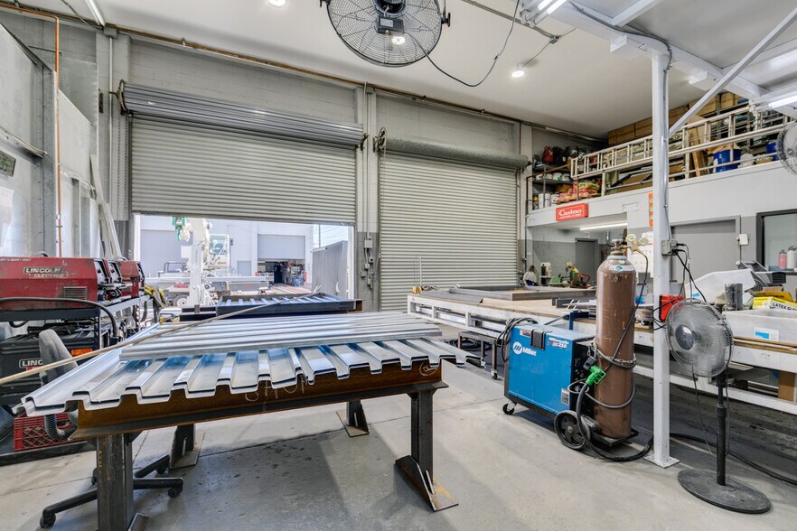 More Photos Of 3850 Pioneer Ave, Las Vegas Showroom For Sale