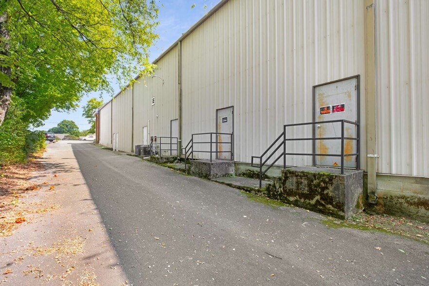 More Photos Of 802 S Church St, Murfreesboro Industrial For Lease