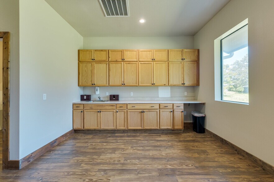 More Photos Of 1907 Cypress Creek Rd, Cedar Park Office For Sale