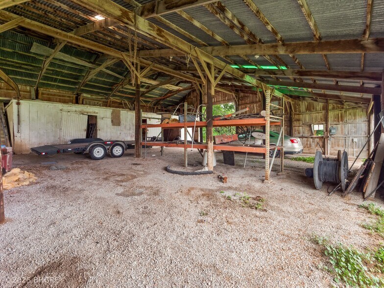 More Photos Of 1247 Illinois Dr, Knoxville Sports And Entertainment For Sale