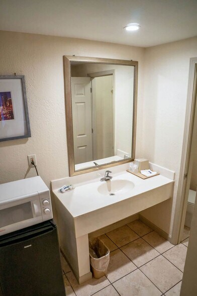 More Photos Of 201 Continental Dr, Junction City Hotel For Sale