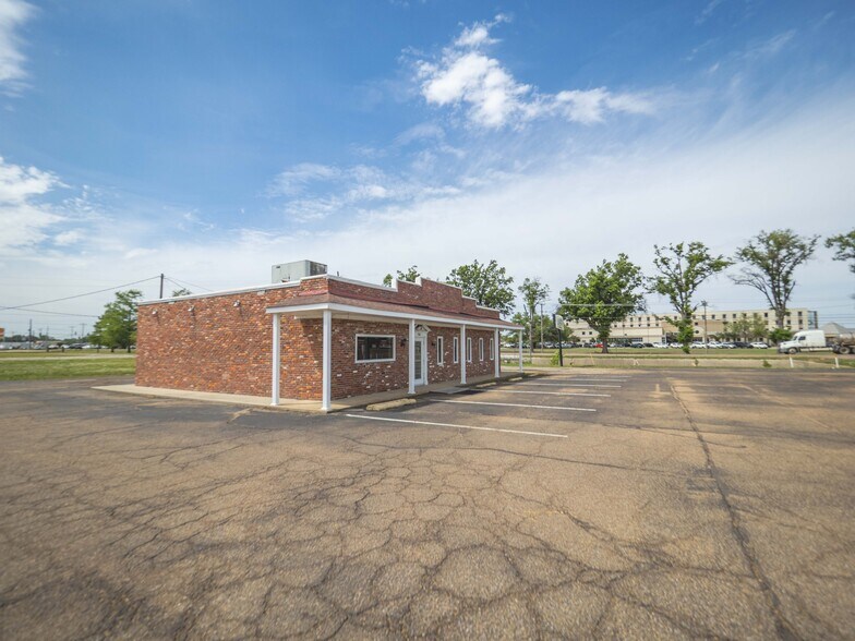 More Photos Of 810 E Sunflower Rd, Cleveland Medical For Lease