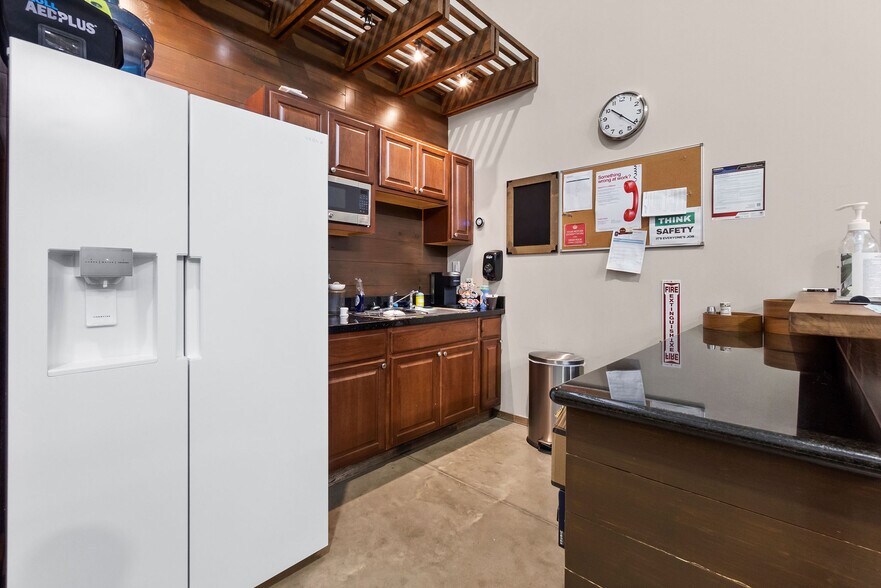 More Photos Of 1315 Rayford Park Rd, Spring Loft Creative Space For Lease