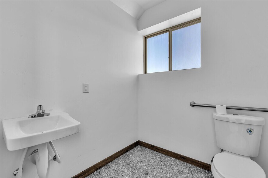 More Photos Of 453 Commerce St, Hayden Office For Sale