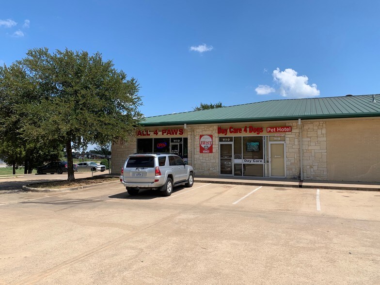 More Photos Of 909-911 E Davis St, Mesquite Unknown For Lease