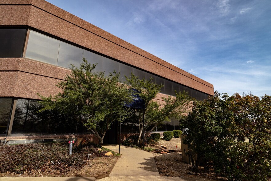 More Photos Of 7615 E 63rd Pl, Tulsa Office For Sale