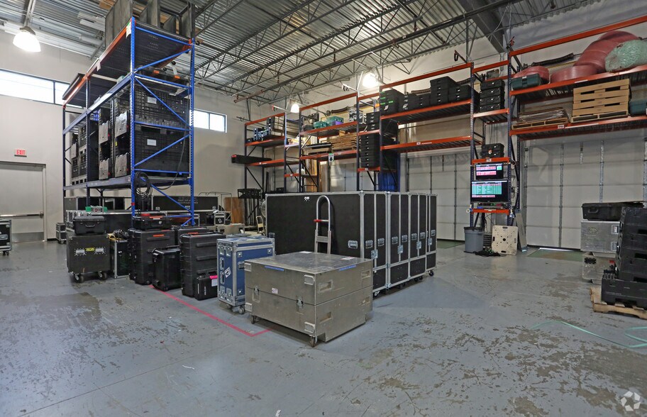 More Photos Of 16503 Air Center Blvd, Houston Unknown For Lease