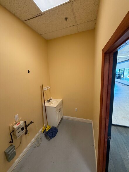 More Photos Of 4570 Lyons Rd, Coconut Creek Unknown For Lease