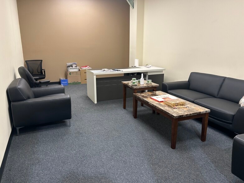 More Photos Of 13747 S Western Ave, Blue Island Warehouse For Lease