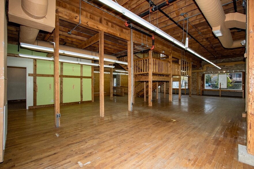 More Photos Of 414 Ridge Rd, Wilmette General Retail For Lease