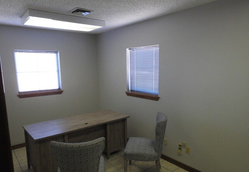 More Photos Of 1620 Enterprise Ave, Springfield Office For Lease