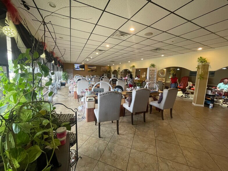 More Photos Of 1816 E Southeast Loop 323, Tyler General Retail For Sale