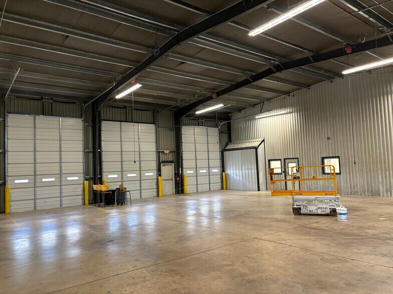 More Photos Of 14710-14722 Speedway Park, Von Ormy Truck Terminal For Lease
