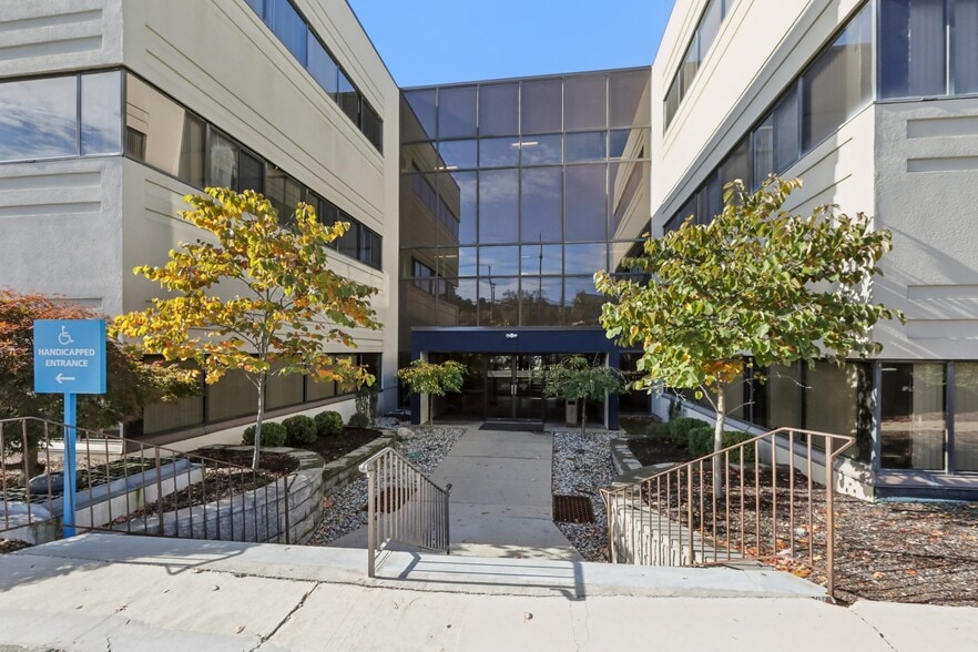 More Photos Of 401 Hamburg Turnpike, Wayne Medical For Sale