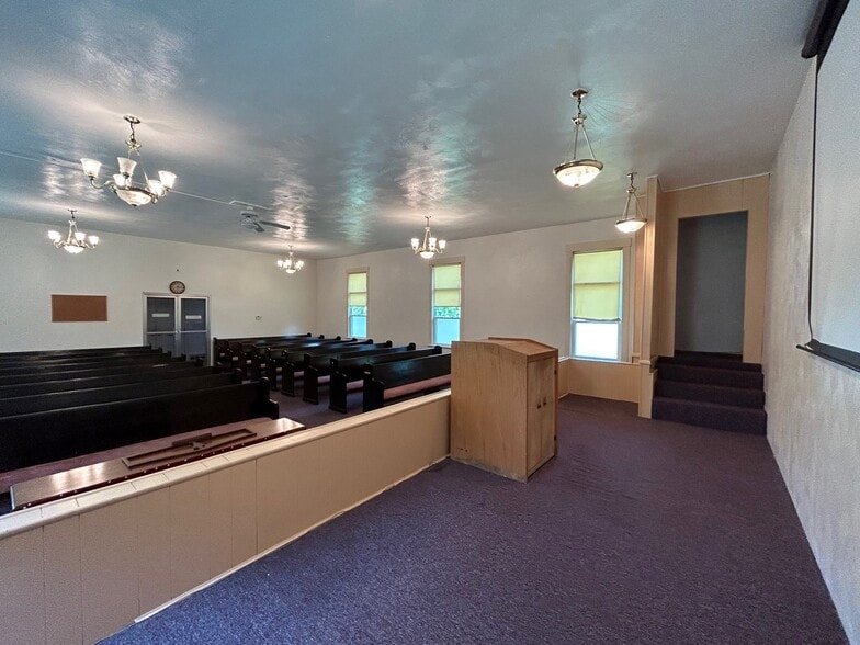 325 S Van Buren Ave, Barberton, OH 44203 Religious Facility For Sale