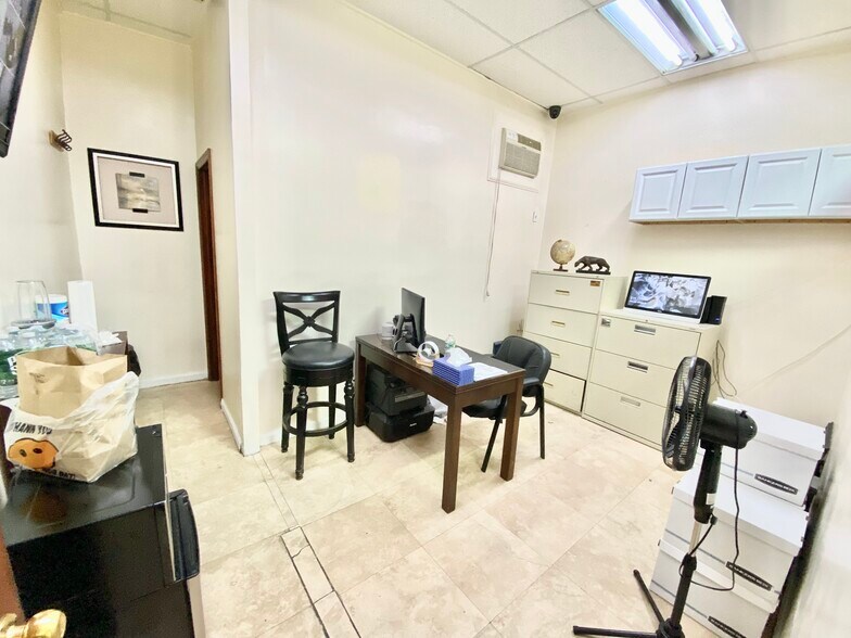 More Photos Of 3310 31st Ave, Astoria Storefront Retail Residential For Lease