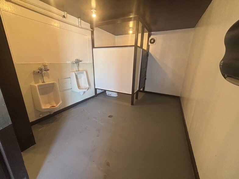 More Photos Of 13525 Wetmore Rd, San Antonio Restaurant For Lease