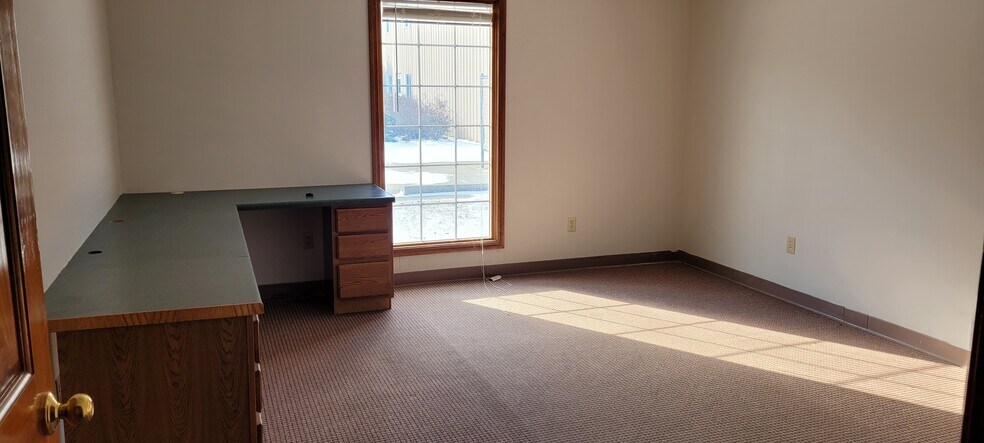 More Photos Of 1300 N Reed Station Rd, Carbondale Industrial For Sale