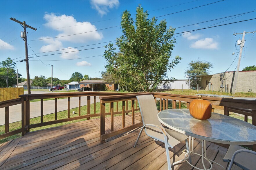 More Photos Of 601 S Cherokee St, Catoosa Office For Sale