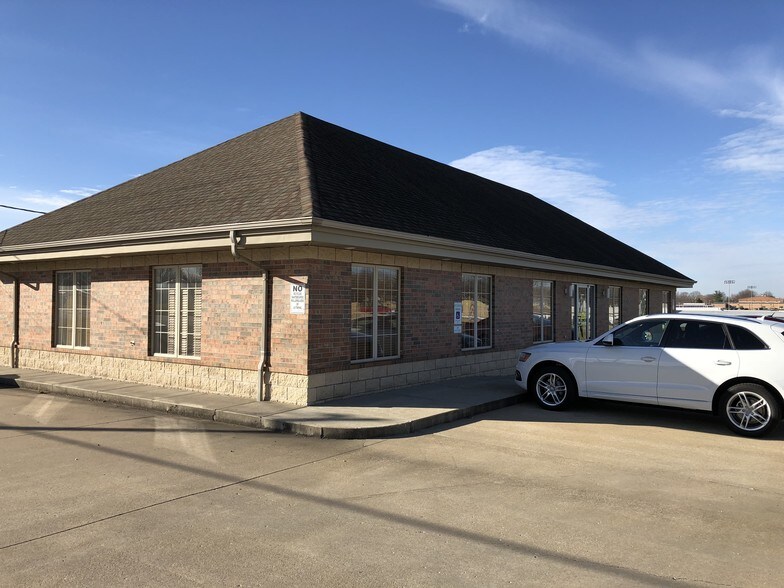 More Photos Of 1515 E Cleveland Ave, Monett Office For Lease