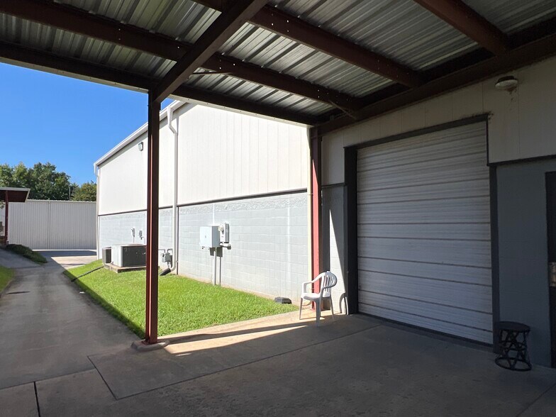 More Photos Of 7609 Canoe Rd, Greensboro Warehouse For Sale