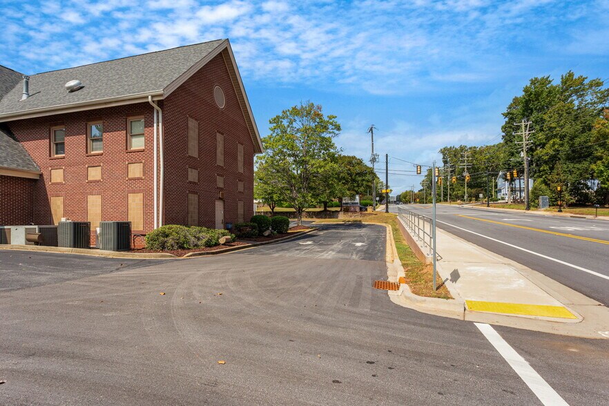 More Photos Of 280 Commonwealth Dr, Greenville Office For Lease
