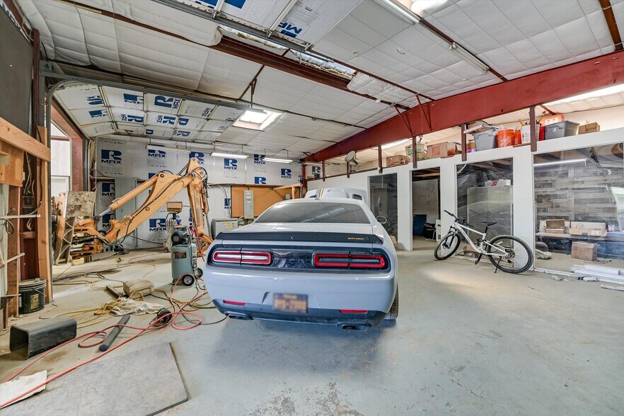 More Photos Of 21511 State Highway 71 W, Spicewood Light Manufacturing For Sale