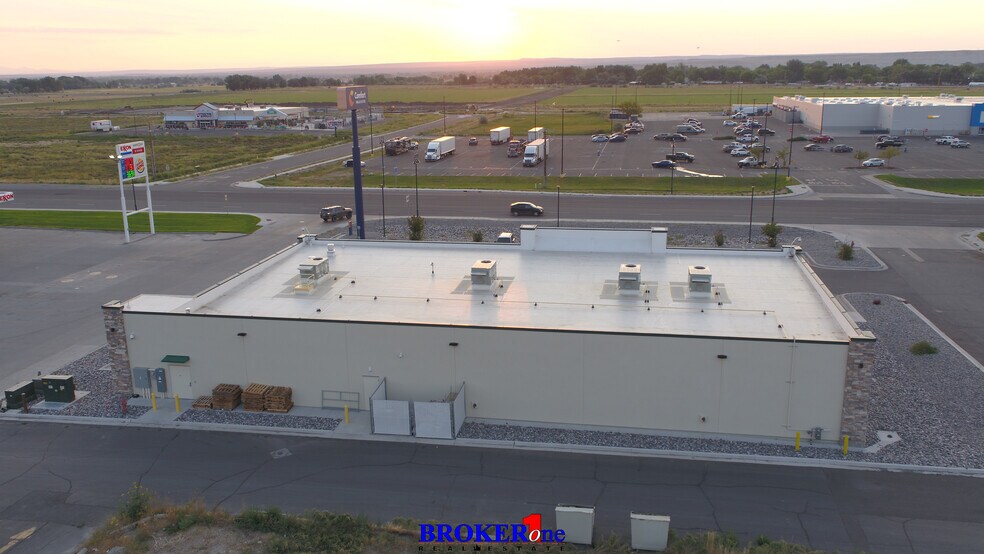 More Photos Of 2010 N Federal Blvd, Riverton Freestanding For Lease