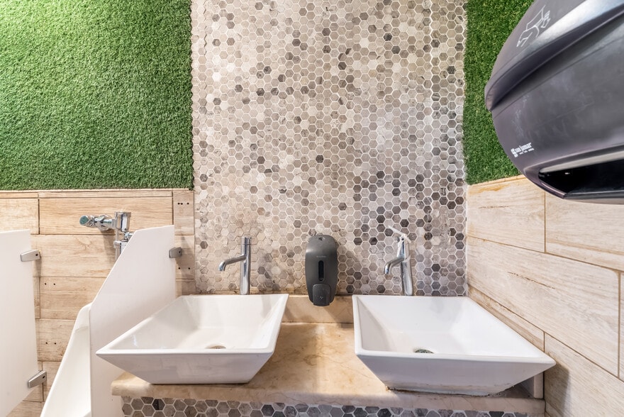 More Photos Of 646 Newark Ave, Jersey City Storefront Retail Residential For Lease