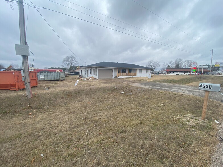 More Photos Of 4520 NE Hudson Rd, Rogers Auto Repair For Sale