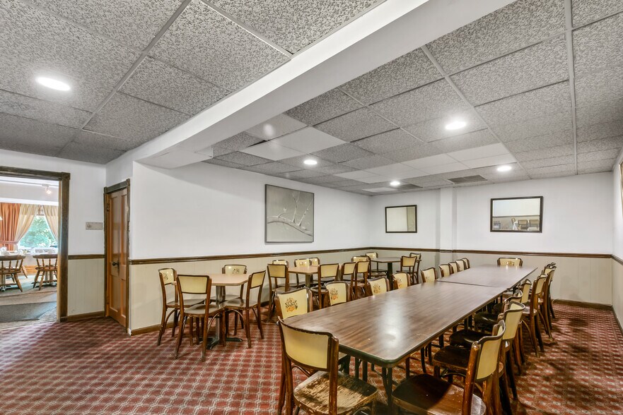 More Photos Of 9494 Riverton Rd, Bangor Restaurant For Sale