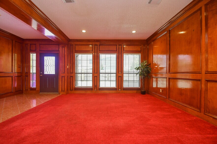 More Photos Of 1411 1/2 Guadalupe St, Stafford Office Residential For Sale