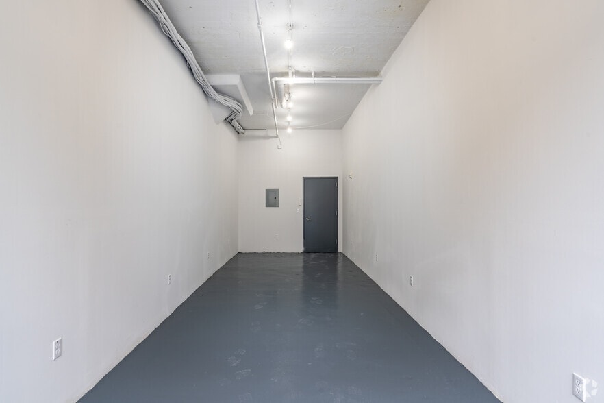 More Photos Of 21-07 41st Ave, Long Island City Industrial For Lease