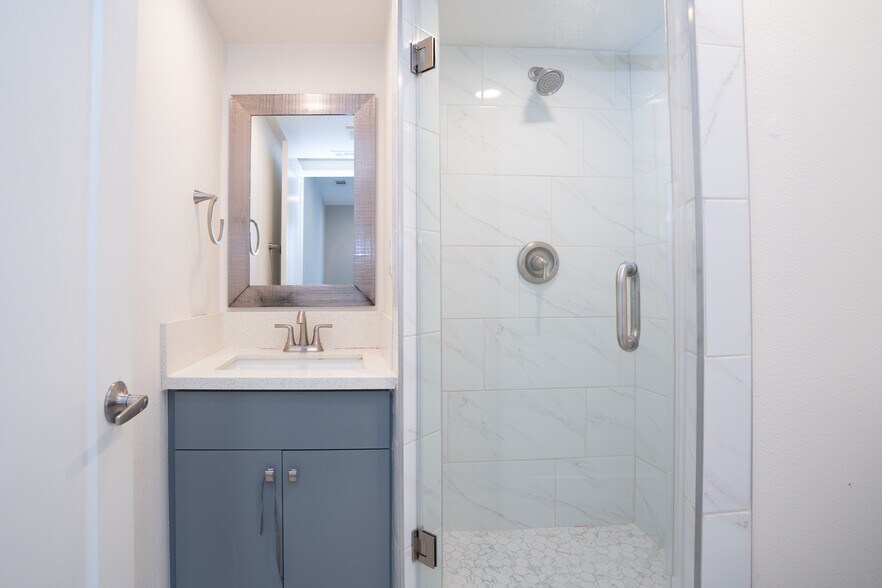 More Photos Of 1344 W 37th Pl, Los Angeles Apartments For Sale